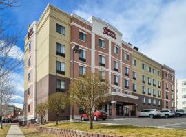 Hampton Inn & Suites Denver-Speer Boulevard, hotell nära Empower Field at Mile High, Denver