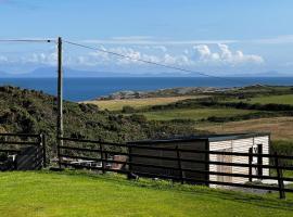 Sea View Fields Trearddur, хотел в Хоулихед