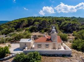 Phenomenal Pucisca Lighthouse - 2 Bedrooms - Floor Heating & Private Jacuzzi, hotel in Pučišća