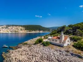 Phenomenal Pucisca Villa Lighthouse St Nicholas 2 Bedrooms Floor Heating & Private Jacuzzi