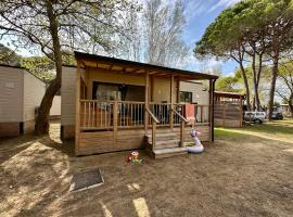 Estivo Premium Deluxe mobile homes on Camping Ca Savio: Cavallino-Treporti'de bir kamp alanı