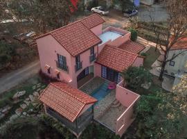Pink Villa by Tubtao Sleepy Hill, casa o chalet en Pong Talong