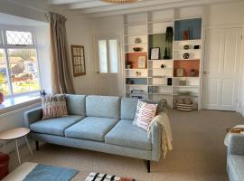 Seaglass Cottage Mumbles, holiday home in Oystermouth
