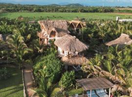Casa Chula, cabañas frente al mar, Hotel in Tlachicón