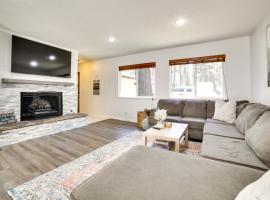 Pet-Friendly South Lake Tahoe Vacation Rental!, hotel in South Lake Tahoe