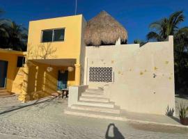 Casa con arte, mar y alberca: Telchac Puerto'da bir tatil evi