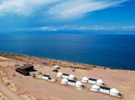 Royal Gate at Skazka Canyon, camping en Tong