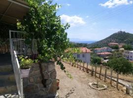 Traditional Stone Cottage, hotell med parkeringsplass i Özdere