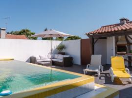 Retiro da Atafona Beach Pool House White، فندق مع موقف سيارات في Monte