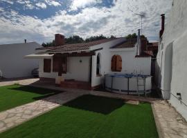 EL COBIJO, hotel com piscina em Mojados