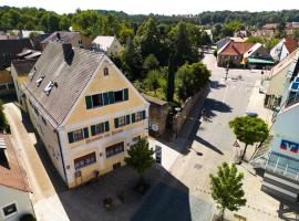 Hotel Garni Pension Zur Krone, hotel with parking in Hilpoltstein