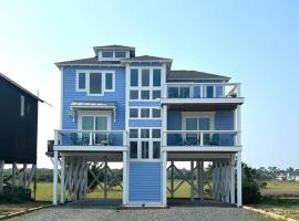 Holden Beach House Second Row with surround views!, bolig ved stranden i Holden Beach