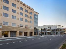 DoubleTree by Hilton Evansville, מלון באוונסוויל