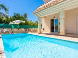 Villa Miracle, hotel en Paralimni