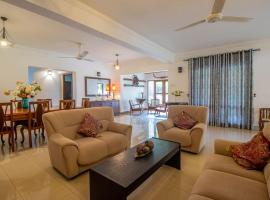 Spacious 4BR 4BA Family Villa wt Balcony & Lavish Garden, hotel a Ratmalana