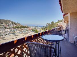 Family-Friendly Avalon Penthouse with Ocean View!, hotel in Avalon