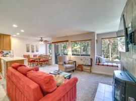 Quiet Condo with Great Views, half Mi to Eagle Lodge!, hotel in Mammoth Lakes