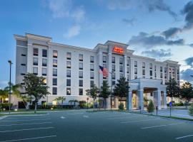 Hampton Inn & Suites Orlando International Drive North, hotel en Zona del Universal Studios Orlando, Orlando