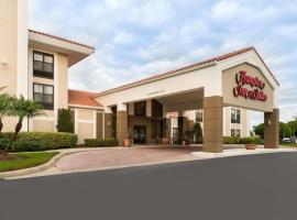 Hampton Inn & Suites Orlando-East UCF, отель в Орландо, рядом находится Стадион «Спектрум»