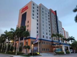 Hampton Inn & Suites Miami Airport South/Blue Lagoon – hotel w pobliżu miejsca Centrum kongresowe Miami Airport Convention Center w Miami