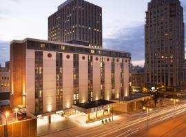 DoubleTree by Hilton Milwaukee Downtown, romantic hotel in Milwaukee