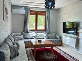 Ifrane apartment with swimming pool、イフレンのプール付きホテル