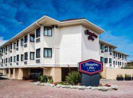 Hampton Inn Monterey, hotel cerca de Playa Del Monte, Monterrey