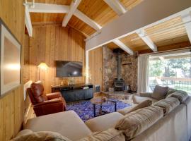 Mammoth Lakes Vacation Rental: 1 Mi to Ski Area!, hotel a Mammoth Lakes