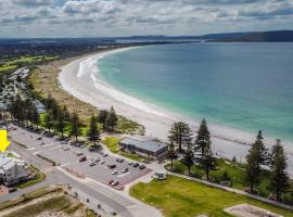 Midd's on the Beach - luxury beach front apartment, hotel em Albany