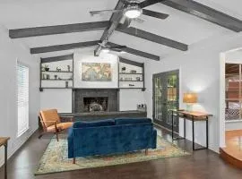 Small Town, Big House - Sleeps 8!