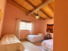 hosteria castillos de huichaira, bed and breakfast en Maimará