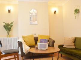 Canterbury King bed house with Free Parking & Garden, hotel v destinácii Canterbury