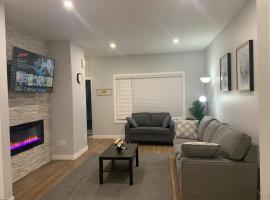 Luxurious 3 BR Villa with free parking - King Bed, apartment in Regina