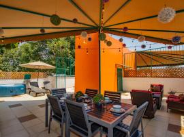 New! Bamboo Rooftop (Jacuzzi & Fun), holiday home in Cuernavaca