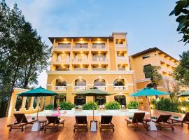 The Pineapple Hotel, hotel em Cidade de Krabi
