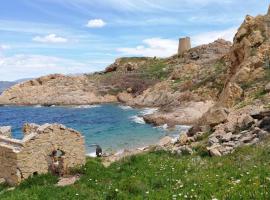 Joli appartement en Corse avec piscine, hôtel à Belgodère