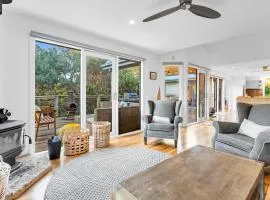 Sandy Hills Beach House by Ready Set Stay- BYO LINEN & TOWELS