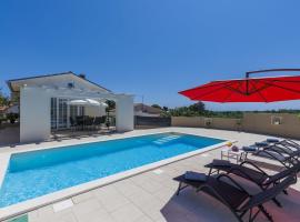 Holiday Home Noce by Interhome, hotel a Krnica