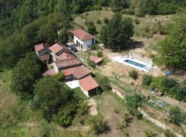 Agriturismo La Collina degli Scoiattoli โรงแรมราคาถูกในCravanzana