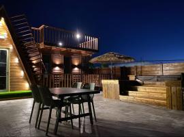 T&S suite, chalet de monta&ntilde;a en Dāliyat el Karmil