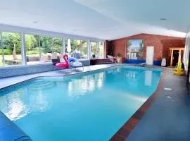 Luxury property - Swimming Pool, Games Room & Hot Tub