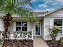 Patio Villa Near Sumter Landing, vacation home in The Villages