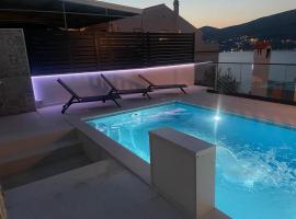 Lavanda Residence with Heated Pool Trogir Split, khách sạn spa ở Okrug Donji