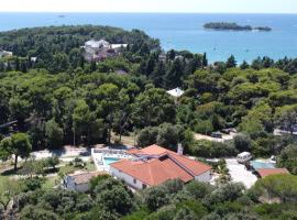 Villa Salteria 3, pool, private territory, pinery, hotelli Rovinjissa