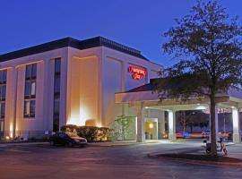 Hampton Inn Norfolk/Chesapeake - Greenbrier Area, hotel dekat Armada/hoffler Business Center Heliport, Chesapeake