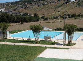 Casa Mirea di Teti con piscina a Macari, hotel con spa en Macari