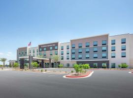 Hilton Garden Inn Surprise Phoenix, hotel s jacuzzi v destinaci Surprise