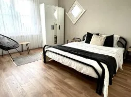 Black&White Apartment