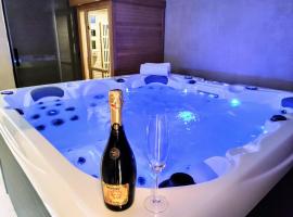 GRAND SPA Harrachov - Wellness Luxury Apartments in the center of Harrachov with a private whirlpool, kitchen, sauna and terrace、ハルラホフのラグジュアリーホテル