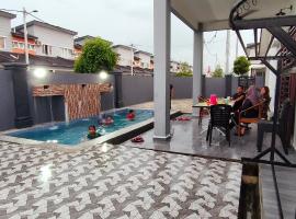 Rania Homestay With Private Pool Seri Iskandar Perak Near UTP UITM, hotel en Kampong Bota Road